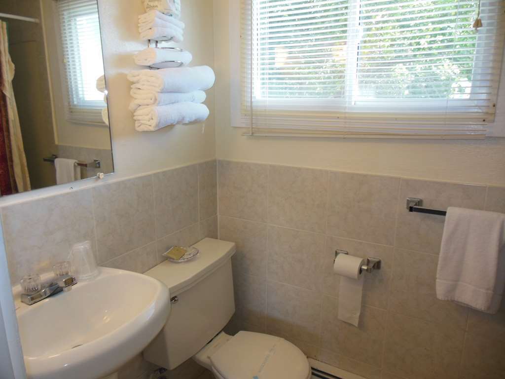 The Coast Motel Westerly Room photo